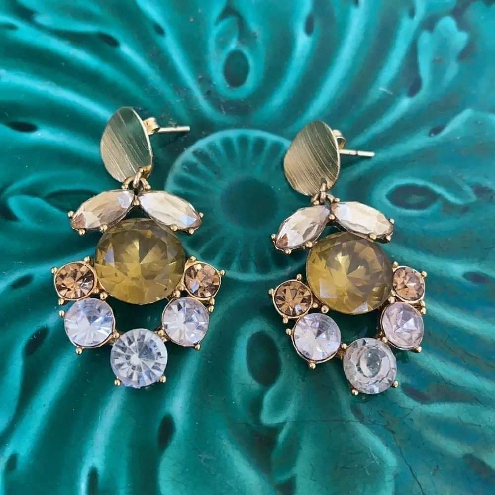 Really Pretty And Lightweight Crystal Earrings